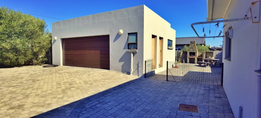 4 Bedroom Property for Sale in Hartenbos Central Western Cape
